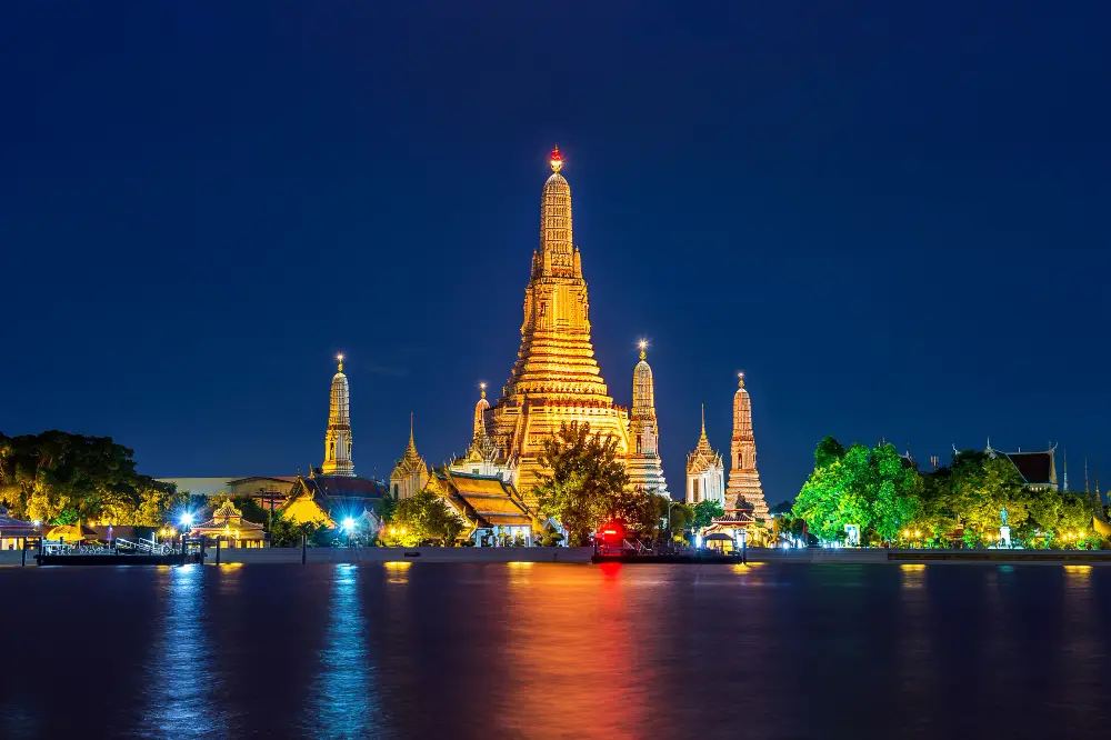 wat-arun-temple-bangkok-thailand